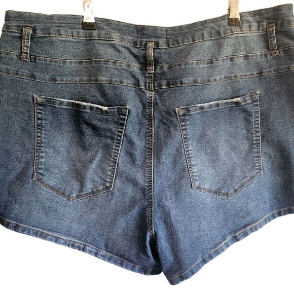 REFUGE Plus Size Denim Jean Shorts - Picture 2 of 3